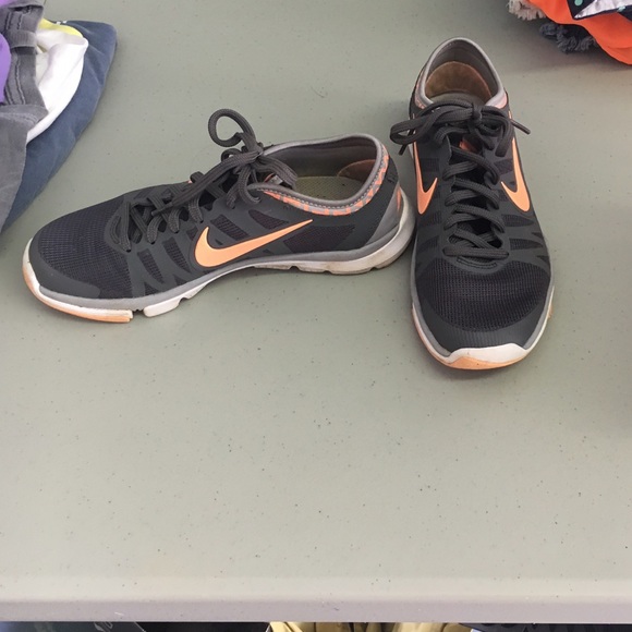 Nike Tennis Shoes size 6