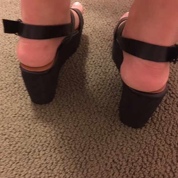 Platforms - Picture 2 of 4