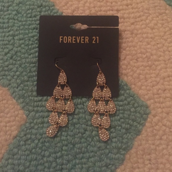Never worn Forever 21 earrings.