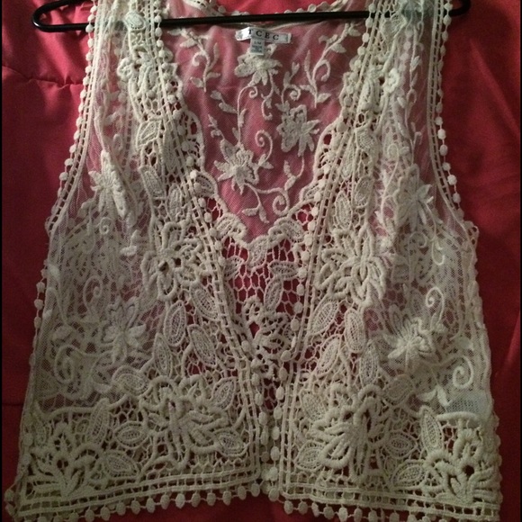 ❌LAST CHANCE❌ cream lace vest top