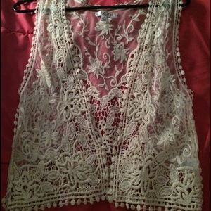 ❌LAST CHANCE❌ cream lace vest top