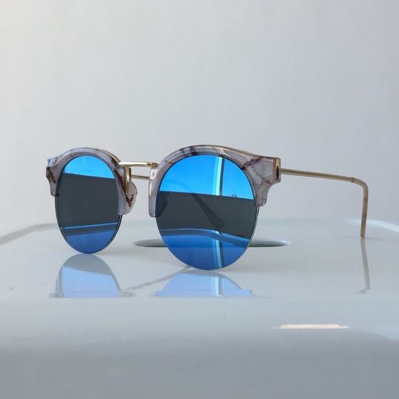 Mirrored Sunglasses With Smoky Patterned Browline - Picture 2 of 4