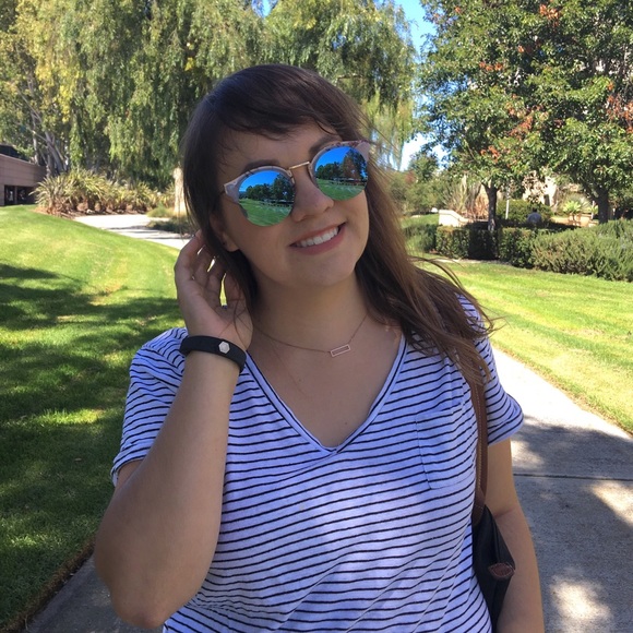 Mirrored Sunglasses With Smoky Patterned Browline - Picture 4 of 4