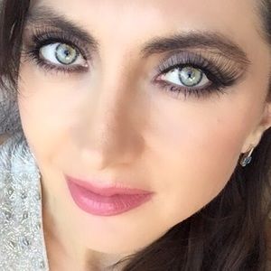 Meet your Posher, Dana