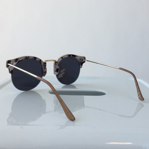 Mirrored Sunglasses With B&W Tortoise Browline - Picture 4 of 4