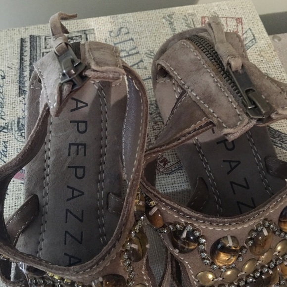 Sandal - Picture 3 of 4