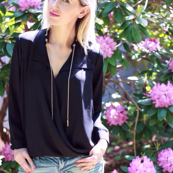 SOLD OUT▫️ Black Gold Rope Blouse - Picture 2 of 4