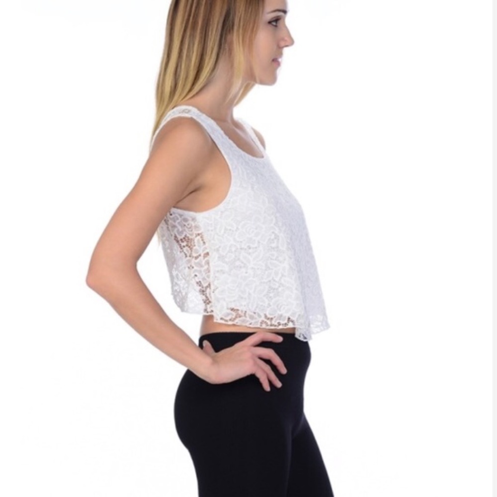 💋 SLEEVELESS LACE TOP - Picture 3 of 3