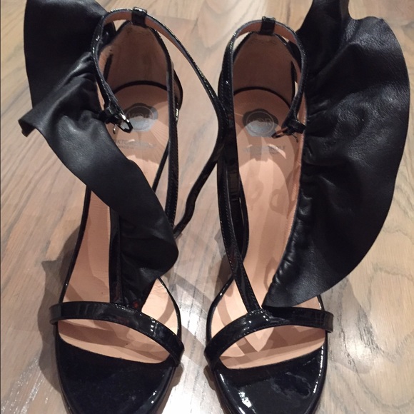 Victor Rolf  Runway Collection - Picture 2 of 4