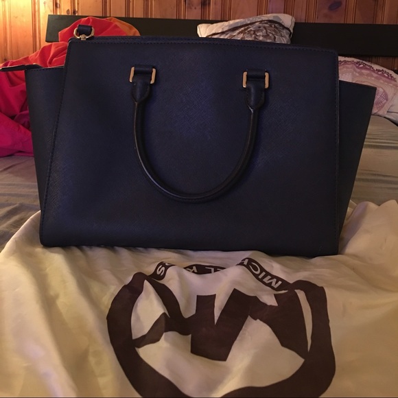 Michael Kors Selma Large in great condition - Picture 3 of 4