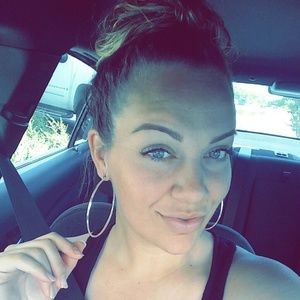 Meet your Posher, Alexandra