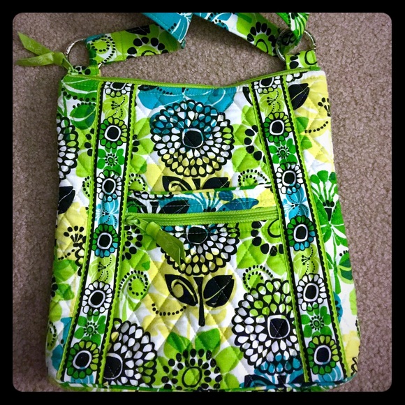 Vera Bradley Handbags - Vera Bradley hipster cross-body