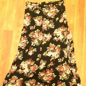 Flowy Floral maxi skirt high slits on both sides