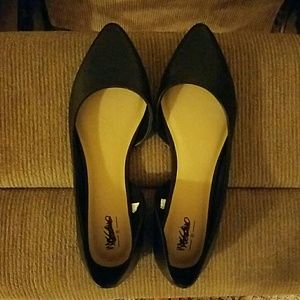 Black pointed flats