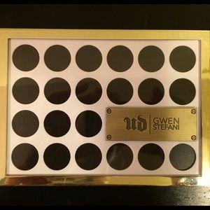 Urban decay palate gently used