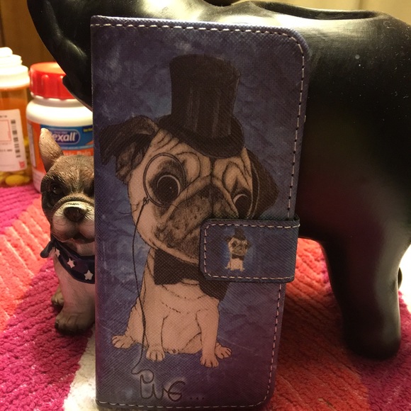 Cute pug wallet brand new . It fits I phone 6 .