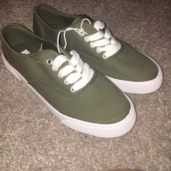 Shoes - Picture 1 of 3