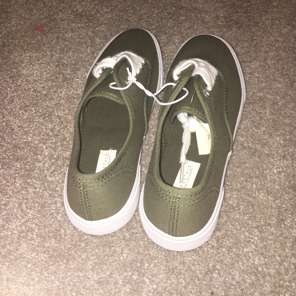 Shoes - Picture 2 of 3