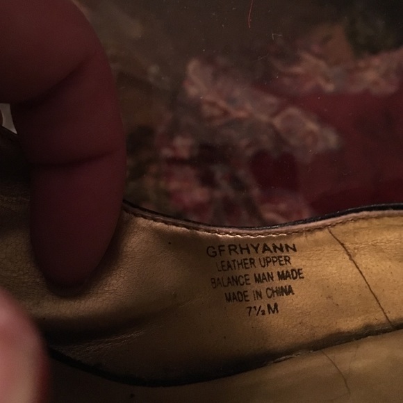 👠GUESS heels 👠 - Picture 3 of 4