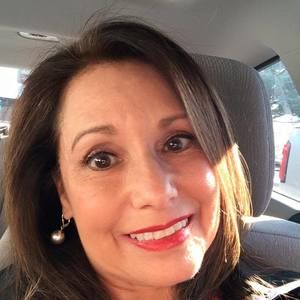 Meet your Posher, Deanna flores