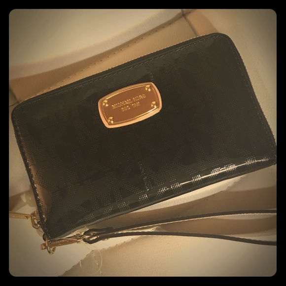 MICHAEL KORS WRISTLET WALLET