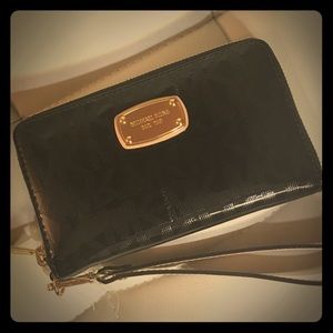 MICHAEL KORS WRISTLET WALLET