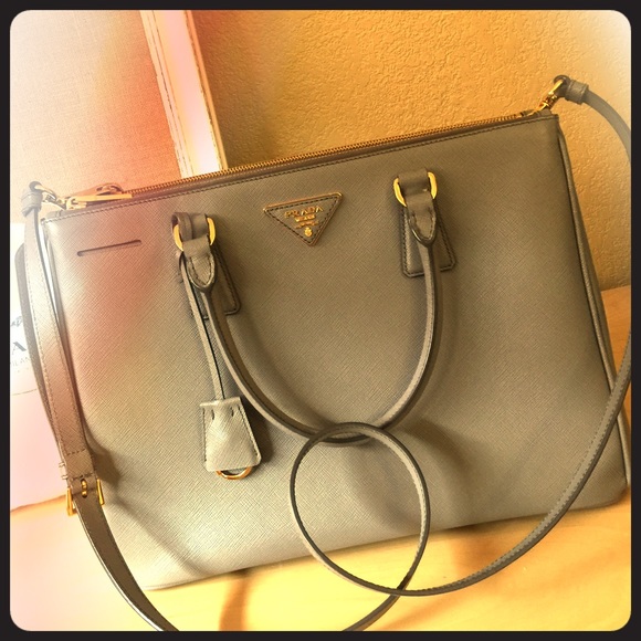 Prada Saffiano double-zip executive tote - Picture 1 of 4