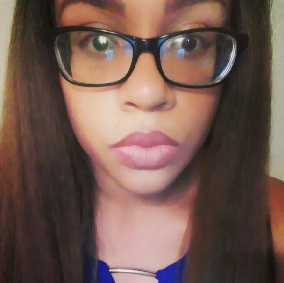 Meet your Posher, Thea