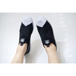 Adidas superstar slip on black