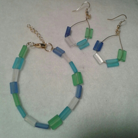 Bracelet & Earrings Set.