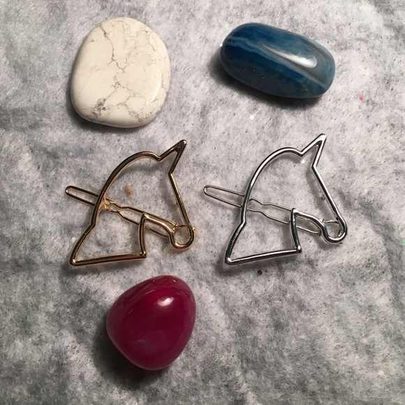 🦄1 LEFT ON SALE Gold Unicorn Hair Clip🦄 - Picture 2 of 3