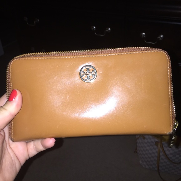 Great condition Tory Burch Robinson Wallet