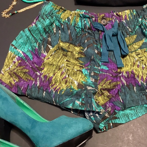 Dressy shorts - Picture 2 of 4