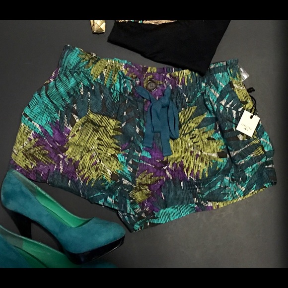 Dressy shorts - Picture 3 of 4