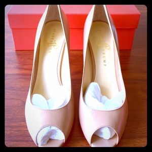 Like-NEW Ivanka Trump Pumps