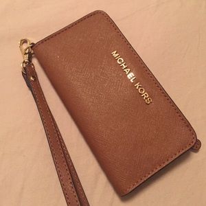 Michael kors phone wallet