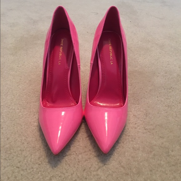 Pink pumps