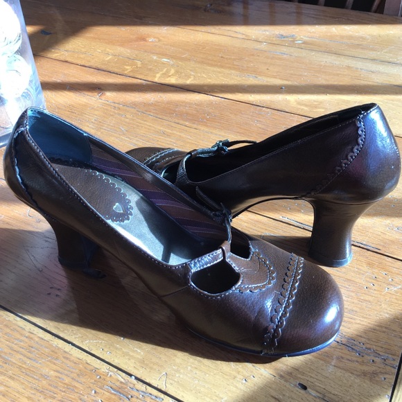 Mudd - size 11 Brown heels.