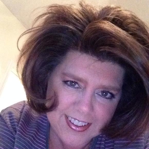 Meet your Posher, Julie - Picture 1 of 1