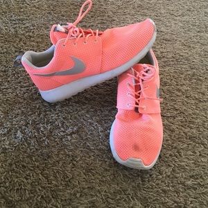 Coral Nike Roshes