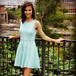 Meet your Posher, Elizabeth