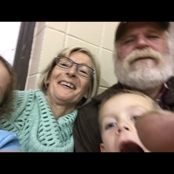 Meet your Posher, Val