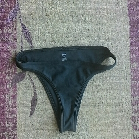 Cheeky bikini bottoms