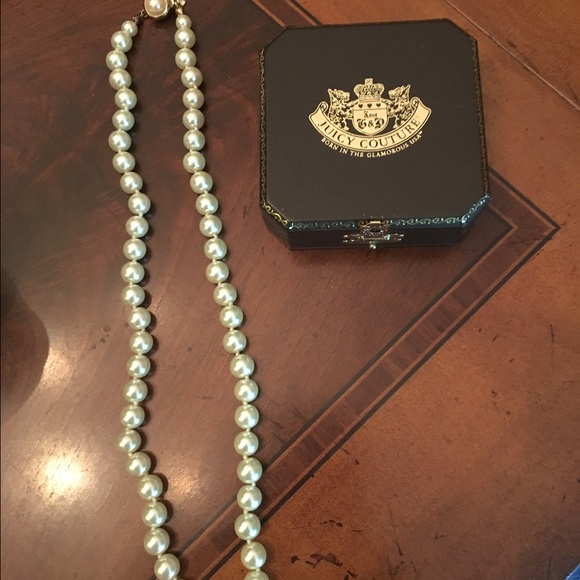 worn once Juicy Couture pearl set