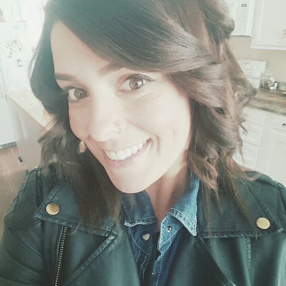 Meet your Posher, Angy - Picture 2 of 2