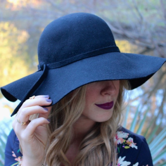 Black Floppy Felt Hat