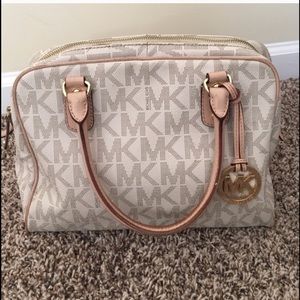 Like New Authentic Michael Kors Purse