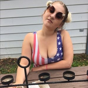 Meet your Posher, Cassandra