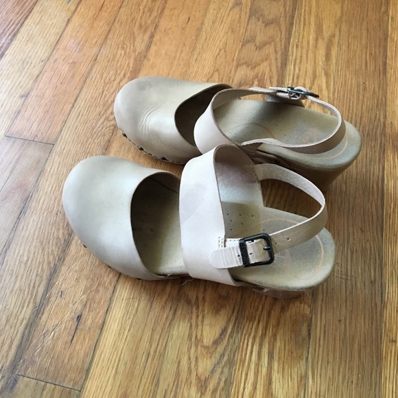 Dansko Thea Sand Full Grain Clogs 38