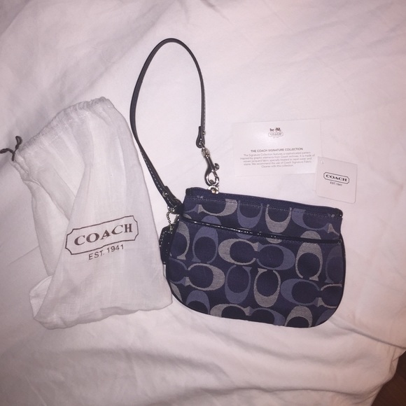 Final sale! New never worn coach wristlet